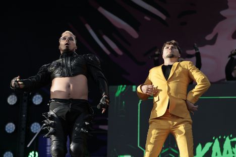 Häärijä tunnetaan Käärijän ”kaksoisolentona”. Kaksikko kuvassa vuonna 2024.