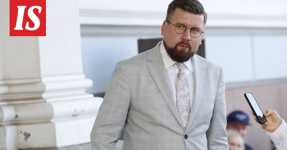 Perussuomalaisten europarlamentaarikko Sebastian Tynkkynen muuttaa pois Oulusta