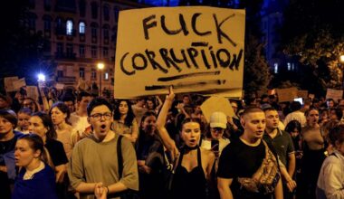 Ukrainan korruptio­skandaali lähestyy jo Zelenskyin lähipiiriä | Ulkomaat