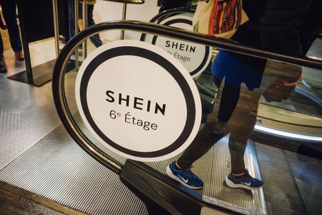 Pikamuotijätti Shein tarjosi Pariisin Marais'n kaupunginosassa sijaitsevan myymälänsä avajaisissa Bazar de l'Hotel de Ville (BHV) -tavaratalossa asiakkaille muun muassa croissanteja.