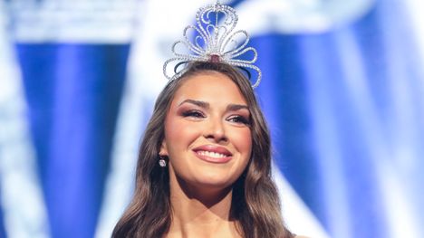 Suomea kisoissa edustaa Miss Suomi Sarah Dzafce.