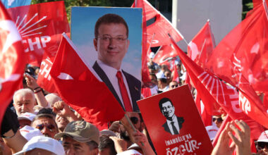 Syyttäjä vaatii yli 2 000 vuotta vankeutta presidentti Erdoğanin haastajalle Turkissa | Uutisia lyhyesti