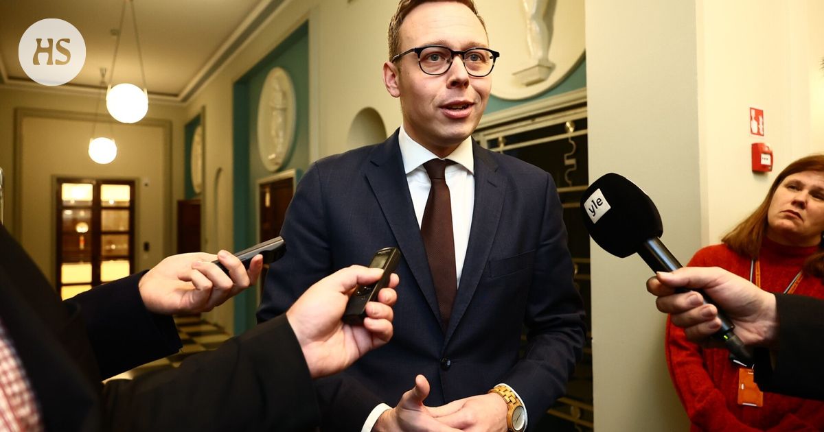 Työministeri Marttinen: muokatun kuvan julkaiseminen oli virhe