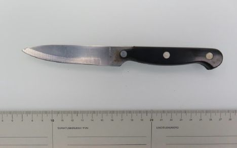 Hyökkääjän pakoreitin varrelta löytyi myös hänen mukanaan ollut veitsi.