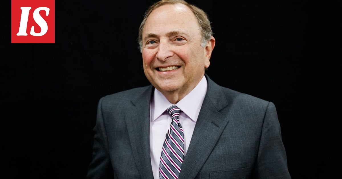Gary Bettman lipsautti Hockey Hall of Fame -seremoniassa