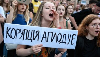 Ukrainassa lahjonta ulottuu jo lähelle Zelenskyiä – katso, mitä grafiikat kertovat maan korruptiosta | Ulkomaat