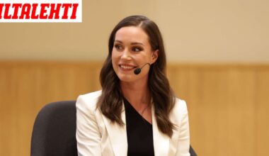 Sanna Marin julkaisi kuvia yksityisjuhlistaan – Huomio kiinnittyy sukkahousuihin