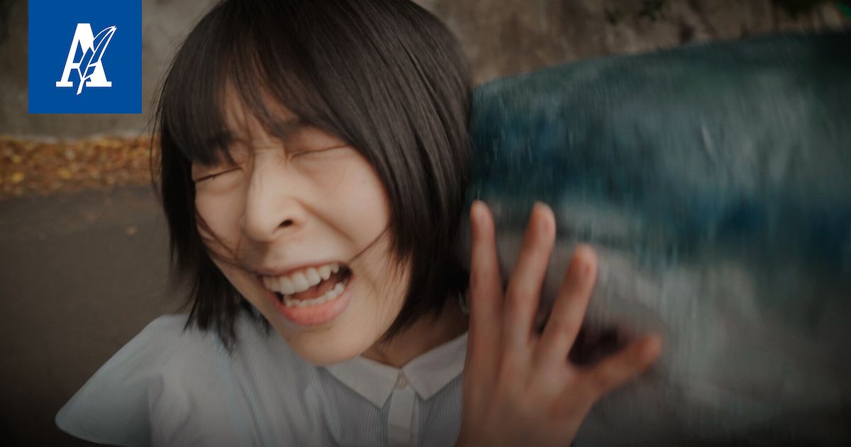 Elokuva-arvio | Aivottomat tiktokkaajat syödään elävältä hillittömän huonossa haielokuvassa - Aamulehti