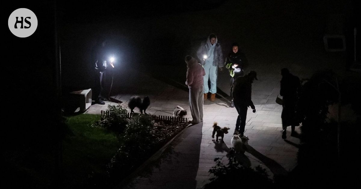 Energiajohtajien lahjusvyyhti suututtaa sähkökatkoista kärsiviä ukrainalaisia