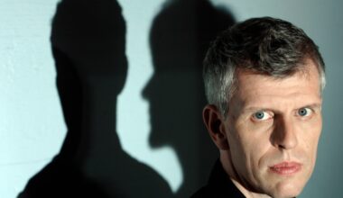 80-luvusta kertova tv-sarja on kuusikymppiselle katsojalle kuin Hauskat kotivideot - Koti