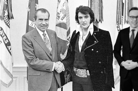 Yhdessä meemissä Matias Marttinen on istutettu samaan kuvaan Richard Nixonin ja Elvis Presleyn kanssa.