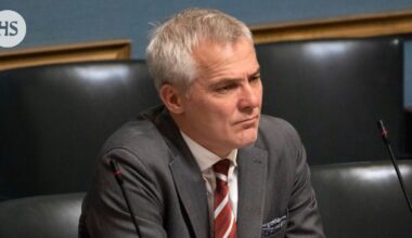 Opetusministeri Adlercreutz Keskisarjan puheista: Emme voi ”rangaista” englanninkielisiä oppilaitoksia