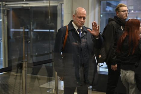 Vornanen pääsee oikeudessa ääneen keskiviikkona. Hän kertoi harkitsevansa kansanedustajan tehtävästä eroamista, jos saa lainvoimaisen vankeustuomion.