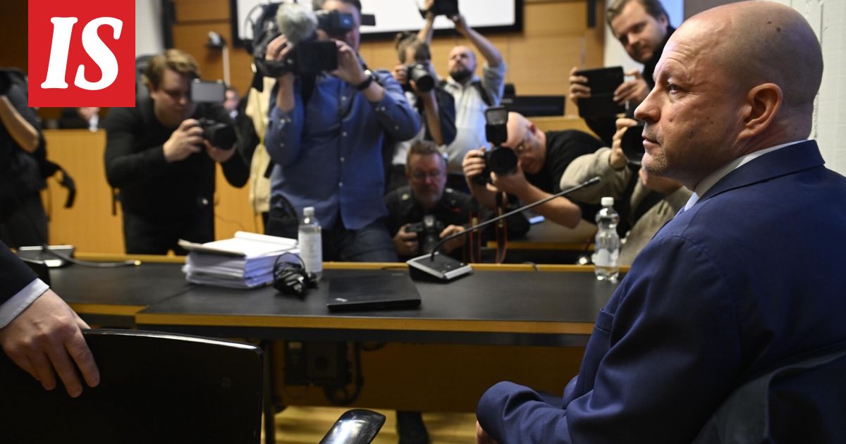 Näin Vornasen pieleen mennyt baarireissu eteni – myönsi vahvan päihtymystilan, murtui poliisiauton takapenkillä