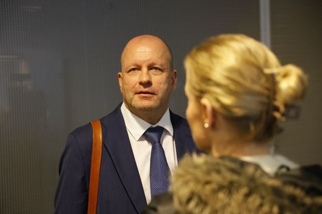 Timo Vornanen aikoo jatkossakin kantaa asetta mukanaan, jos hän saa sen takavarikosta.