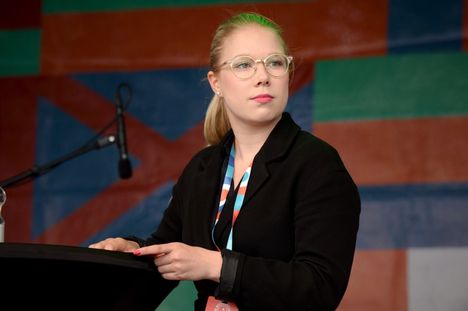 Tuulia Pitkänen on demaritaustainen Marinin ex-avustaja, joka on myös lyönyt rahoiksi.