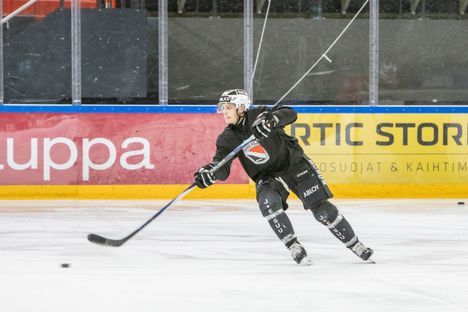 Leevi Selänne, 25, kuvattuna JoKP:n harjoituksissa.