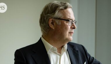 Kelan pääjohtaja pyysi hallituksen kriisikokouksessa anteeksi