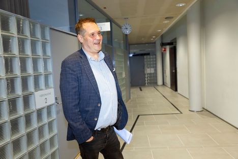 Jethro Rosted Turun käräjäoikeudessa.