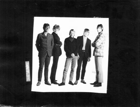 Willberg lauloi ja soitti kitaraa Jormas-yhtyeessä, joka kiersi myös Ruotsissa. –  Me valloitettiin se Ruotsi. Sikäläiset popparibändit olivat vähän ihmeissään, Willberg muistelee jaksossa.