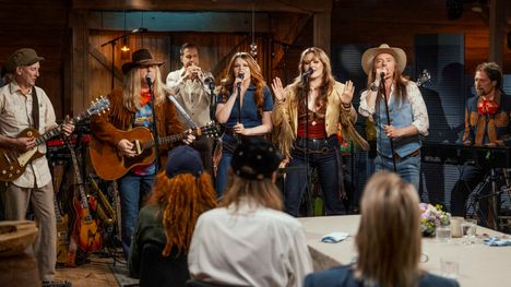 Saimaa yllättää ohjelmassa Willbergin, joka on saanut yhtyeen myötä mm. vuoden miesartistin Emma-patsaan ja uransa ensimmäisen kultalevyn.