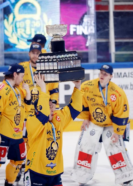 Nymanin uran tähtihetki: Kanada-malja nousi suorille käsille keväällä 2021.