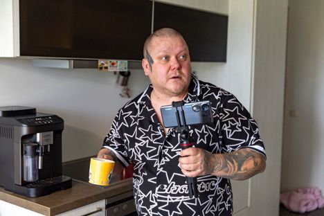 Pottukoira-nimellä tuttu Jouko Kärkkäinen kuvattuna heinäkuussa 2025.