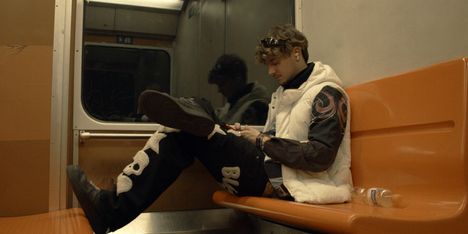 Atte Karttusen eli Pulliksen elämästä kuullaan Krista Moision ja Anna-Maija Heinosen ohjaamassa dokumenttielokuvassa Hard to Break (2024).