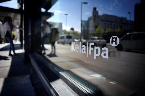 Kelan työntekijöiden mukaan työmatkat ovat kasvaneet monilla kohtuuttomiksi, sillä Kelan toimistoja on suljettu ympäri maata.