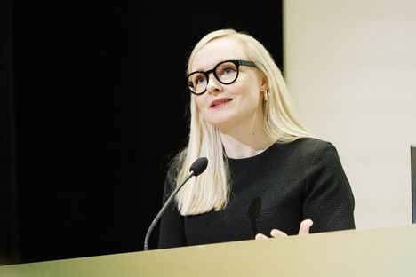 ”Tällä päätöksellä tulee olemaan kauaskantoiset jäljet paljon yksittäisiä poliittisia pikavoittoja pidemmälle”, sanoo vihreiden Maria Ohisalo. Hän äänesti esitystä vastaan.