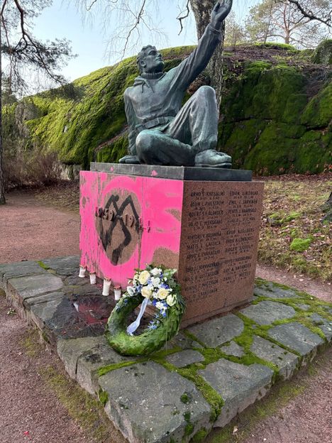 Poliisin mukaan tapauksen alustava rikosnimike on vahingonteko, HS kertoo.