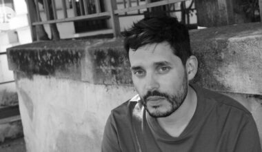 Anthony Passeronin esikoiskirja Tartunta kertoo aidsin vaikutuksista maaseudulla.