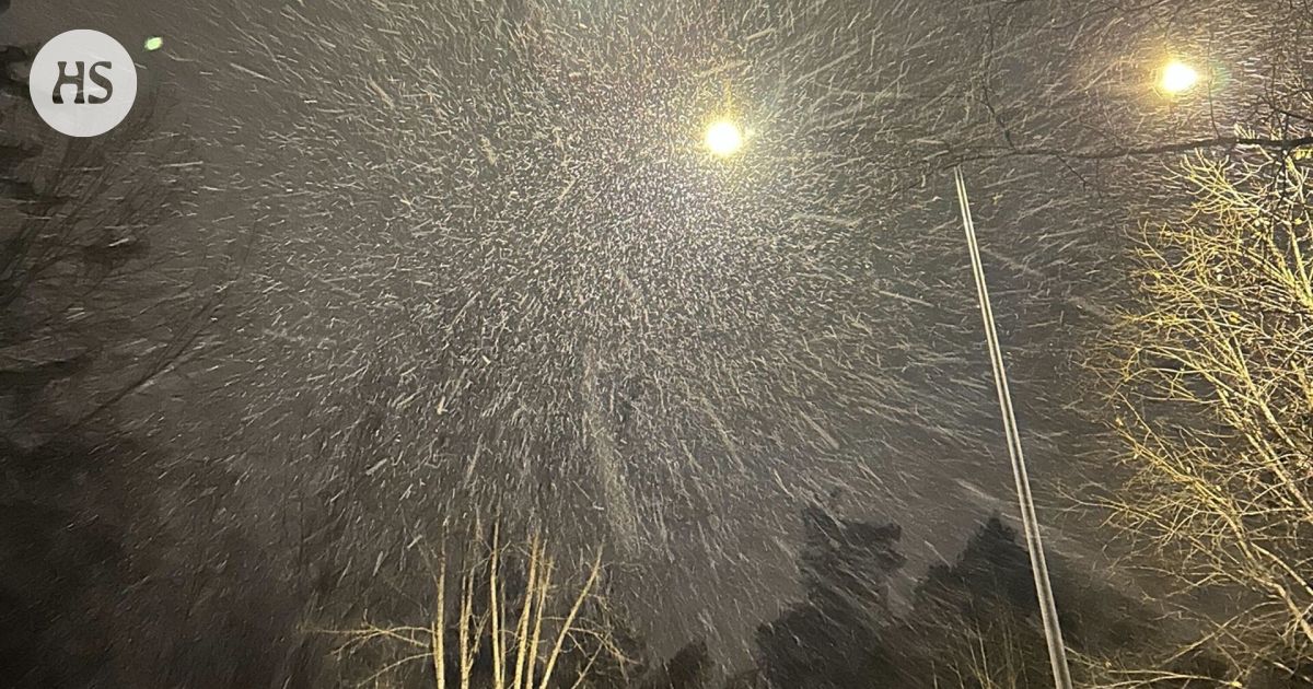 Ensimmäiset lumihiutaleet satoivat Helsinkiin | HS.fi