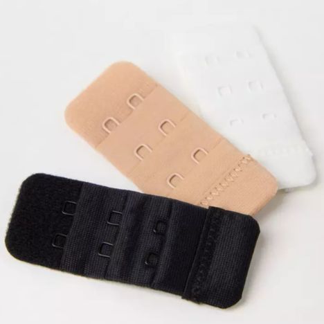 Jos rintaliiviesi kupit istuvat hyvin, mutta ympärysmitta ei riitä, tämä palanen voi ratkaista tilanteen. Rintaliivien lisäosa, 7,99 €, Lindex.