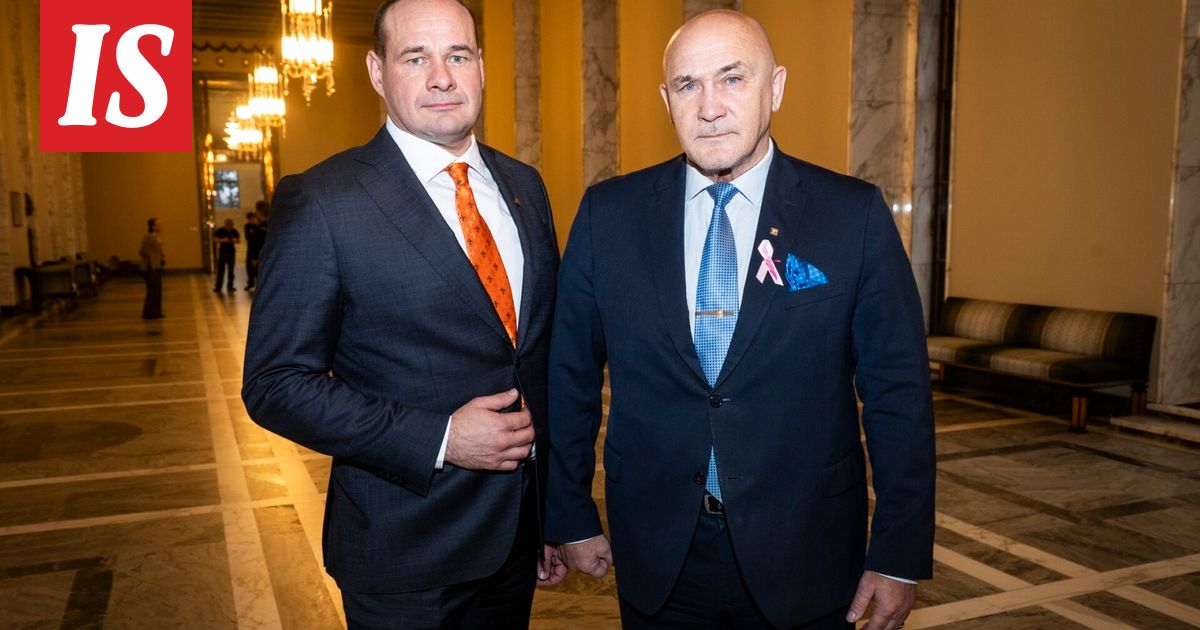 Kaksi kansanedustajaa erotettiin ryhmistään - nyt puhuvat Hänninen ja Polvinen