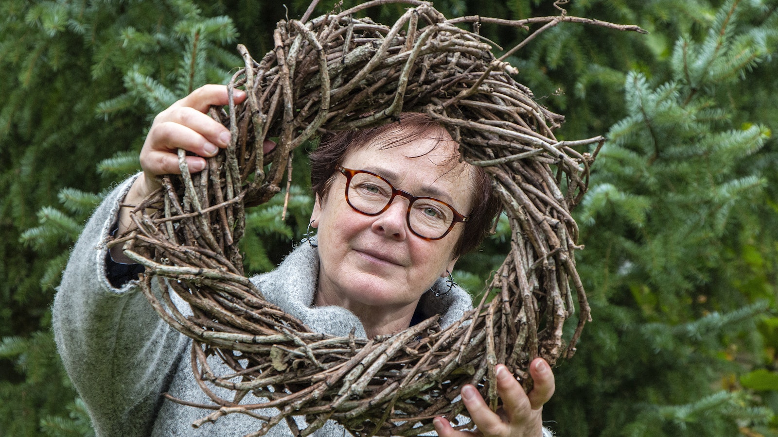 Maatuva luonto ja hylätyt tavarat: toisille roskaa, taitajan käsissä kauneutta - Koti