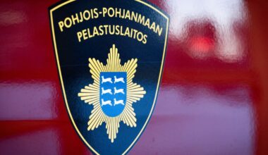 Auto ajoi ulos tieltä ja kääntyi katolleen Oulussa – kaksi loukkaantui | Pohjois-Pohjanmaa
