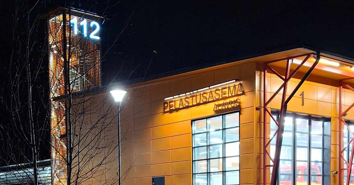 Noin 700 neliön navetta tuhoutui rajussa tulipalossa Alavudella | Etelä-Pohjanmaa