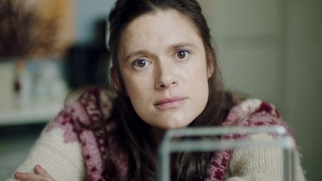 Krista Kosonen esittää 30-50-vuotiasta Tellua.