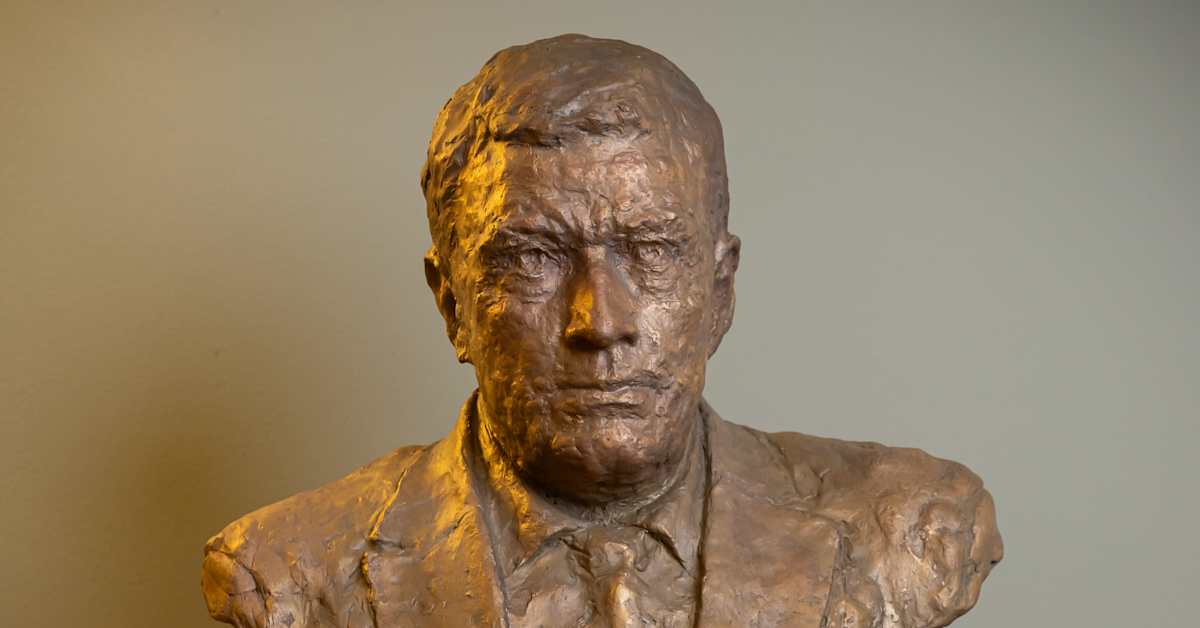 Sauli Niinistön veistos lytättiin – nyt puhuu kuvanveistäjä | Kulttuuri