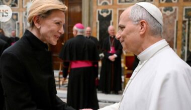 Paavi tapasi Hollywood-tähtiä | HS.fi