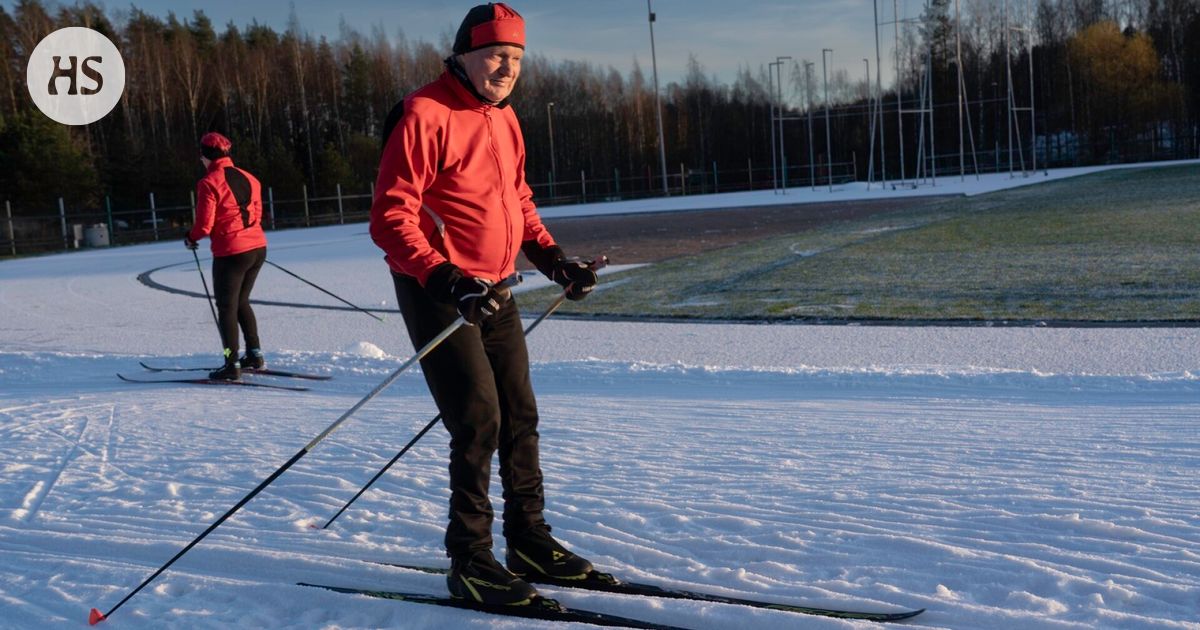 Vaimo kielsi hiihtämästä pihalla, joten Jorma Seppälä sauvoo edestakaisin 300 metrin pätkää