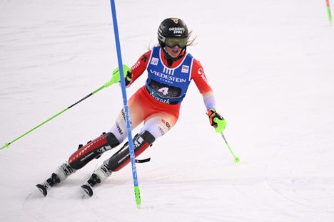 Camille Rast vauhdissa Levillä.