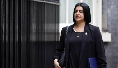 Britannian hallitus leikkaa turvapaikan­hakijoiden etuuksia – ”Lopetan Britannian kultaisen pääsylipun” | Uutisia lyhyesti