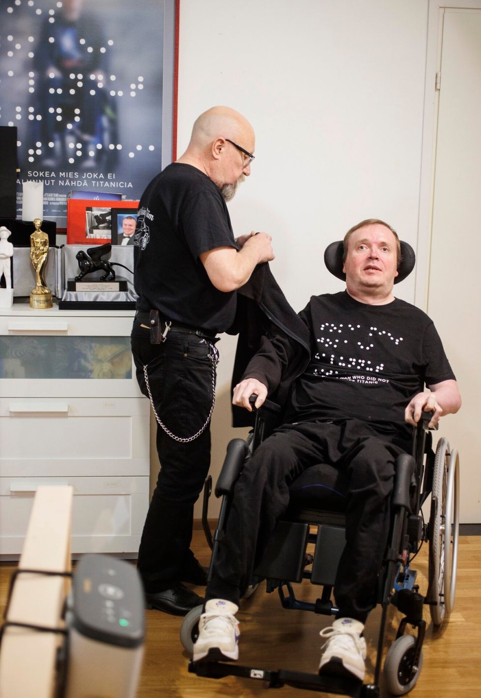 Petrit viihtyvät keskenään pitkät päivät. Poikolaisen henkilökohtaisena avustajana toimii Petri Taipale.