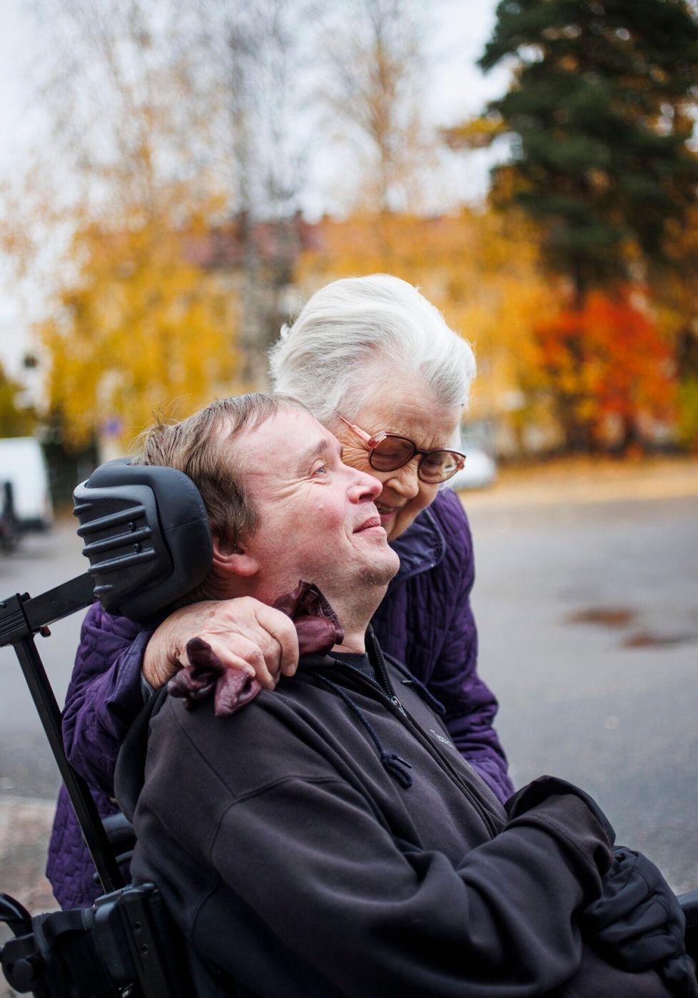 Äiti ja poika. Sinikka Poikolainen ihailee pojassaan tämän positiivisuutta. – Petrin kanssa on hirveän helppo olla. Vaikka hän on näin paljon sairas, niin sitä ei huomaa siinä meidän yhteiselossa.
