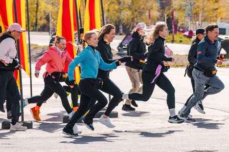 Amazing Race Suomessa kilpailijat aloittavat reissunsa Helsingistä. Kisa huipentuu siihen, kun nopein pari ylittää maaliviivan jälleen Helsingissä noin neljän viikon seikkailun jälkeen.