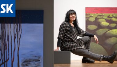 Kuvataiteilija Niina Vincelot kertoo ajatuksistaan hiljaisuudesta ja Hiljaisuus-näyttelyn maalauksista (Emil Cedercreutzin museo)