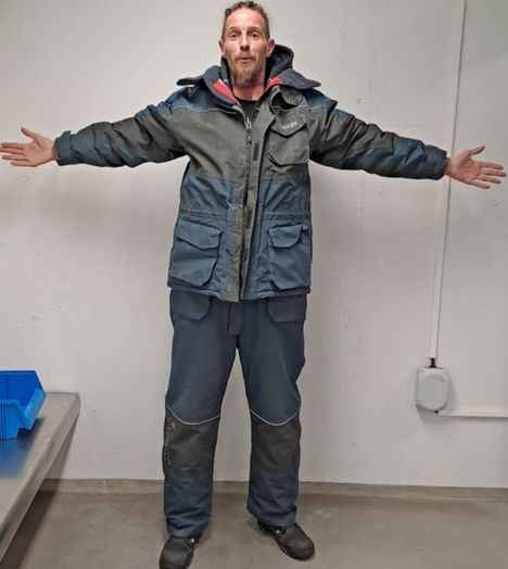 Tuomittu Mika Antero Nurmi, nykyisin Sini Vuokko Kukka Nurmi, poliisin kuvaamana teon jälkeen.