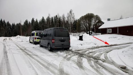 Kuvaan on merkitty nuolella kohta, josta löytyi verijälkiä.